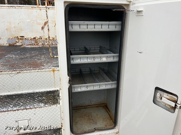 image for item JU9727 1996 Ford F800  utility / service truck