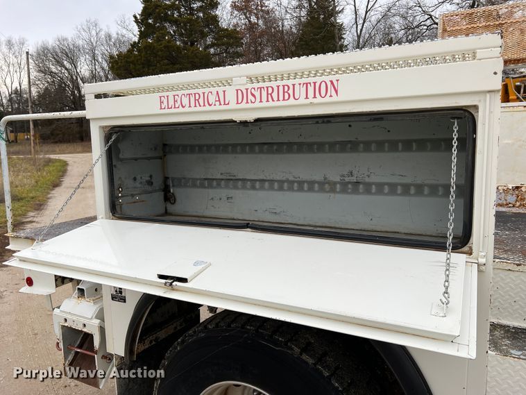 image for item JU9727 1996 Ford F800  utility / service truck