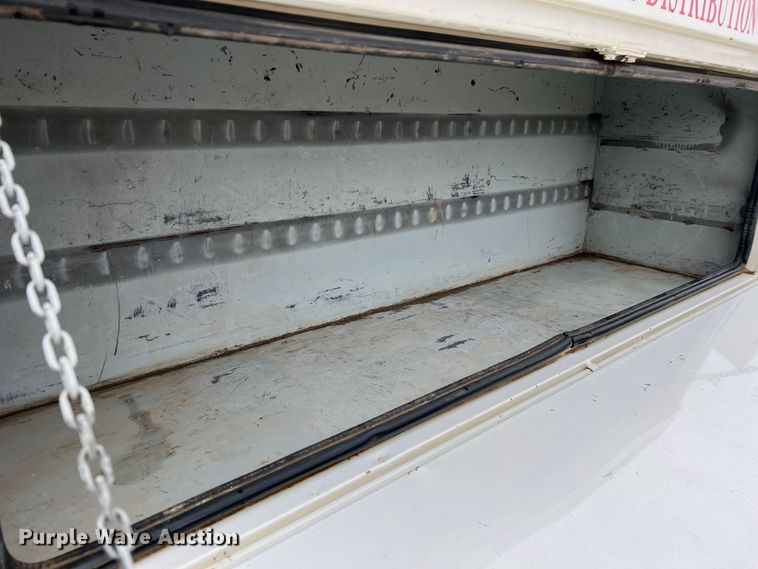 image for item JU9727 1996 Ford F800  utility / service truck