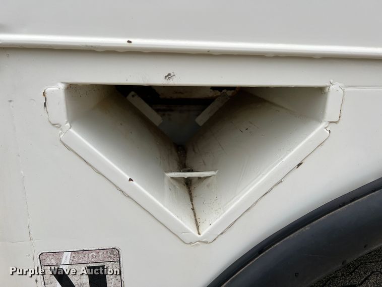 image for item JU9727 1996 Ford F800  utility / service truck