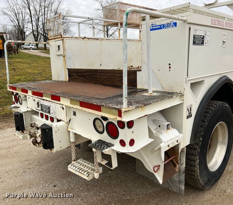 image for item JU9727 1996 Ford F800  utility / service truck