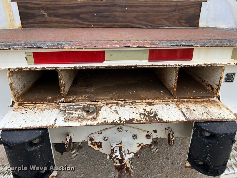 image for item JU9727 1996 Ford F800  utility / service truck