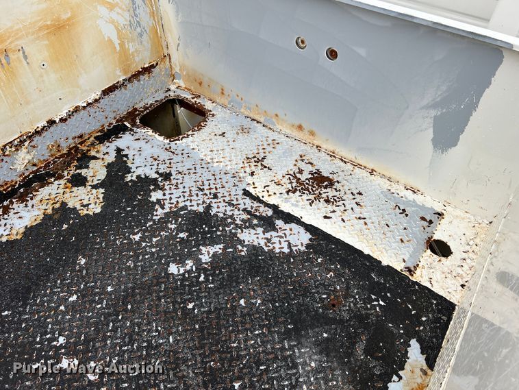 image for item JU9727 1996 Ford F800  utility / service truck