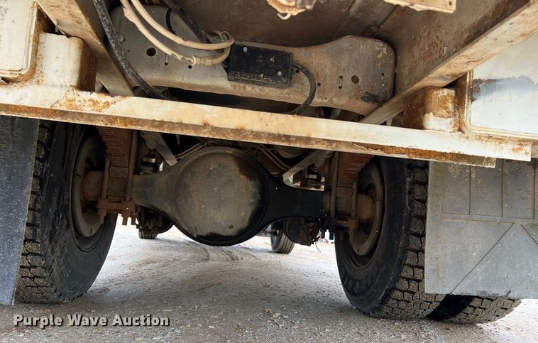 image for item JU9727 1996 Ford F800  utility / service truck