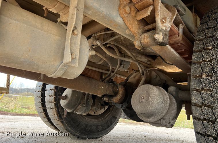 image for item JU9727 1996 Ford F800  utility / service truck