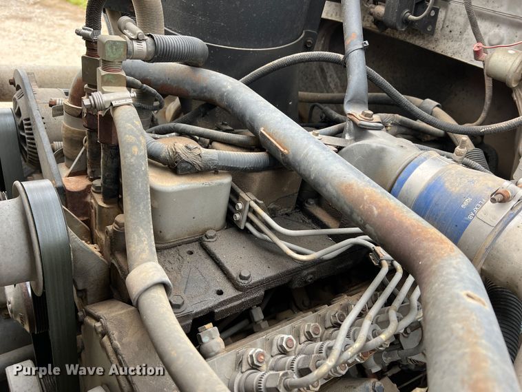 image for item JU9727 1996 Ford F800  utility / service truck