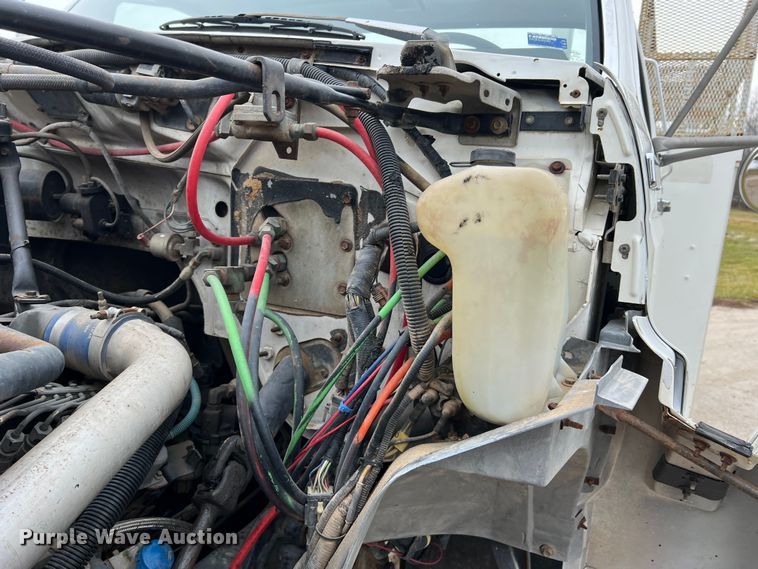 image for item JU9727 1996 Ford F800  utility / service truck