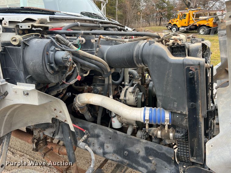 image for item JU9727 1996 Ford F800  utility / service truck