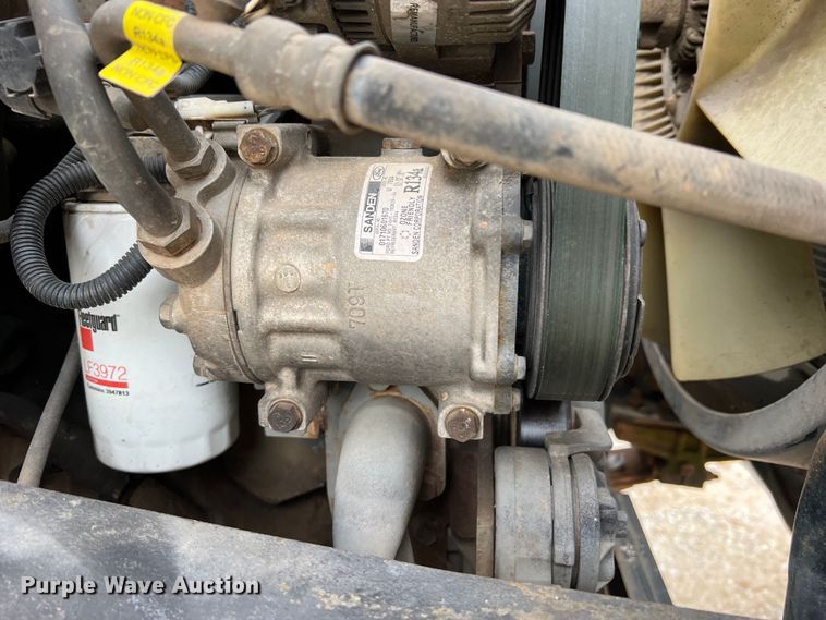 image for item JU9727 1996 Ford F800  utility / service truck