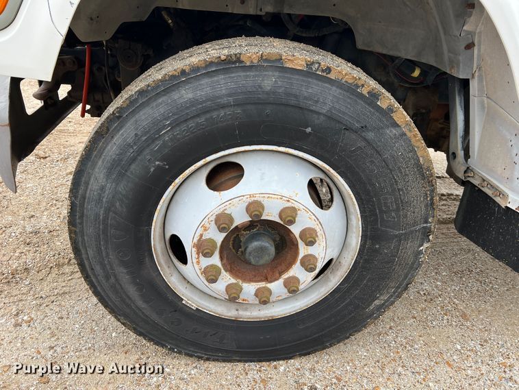 image for item JU9727 1996 Ford F800  utility / service truck