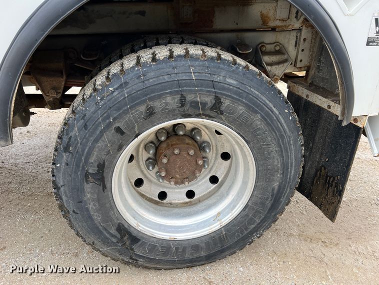 image for item JU9727 1996 Ford F800  utility / service truck