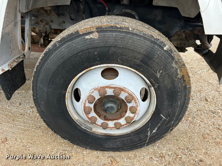 image for item JU9727 1996 Ford F800  utility / service truck