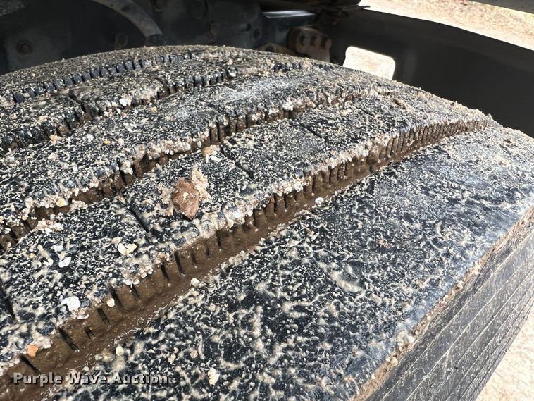 image for item JU9727 1996 Ford F800  utility / service truck