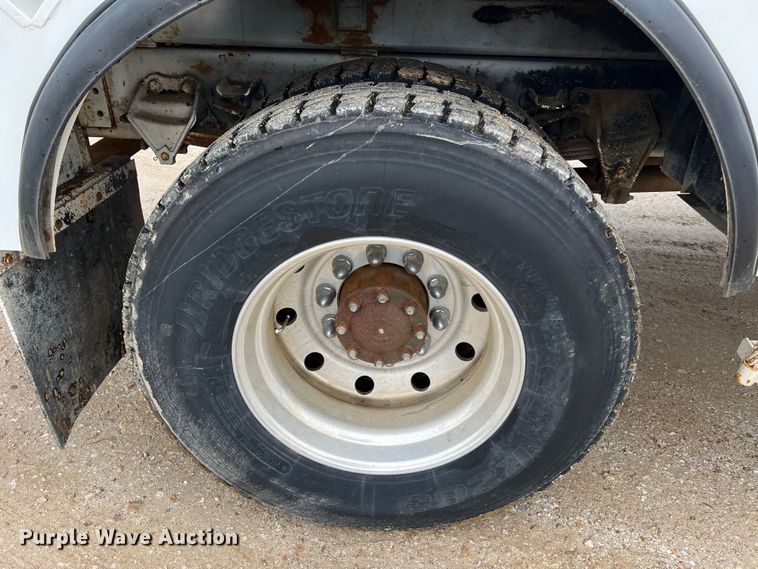 image for item JU9727 1996 Ford F800  utility / service truck