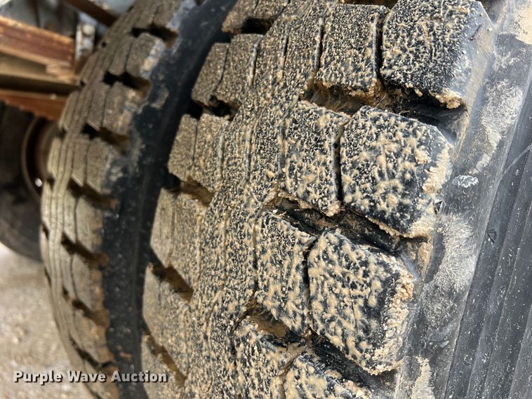 image for item JU9727 1996 Ford F800  utility / service truck