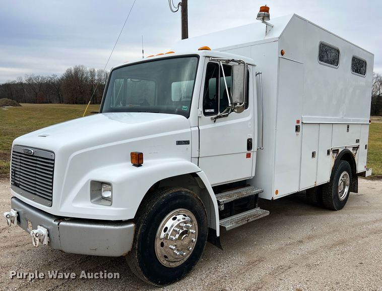 image for item JU9728 2002 Freightliner FL70  utility / service truck