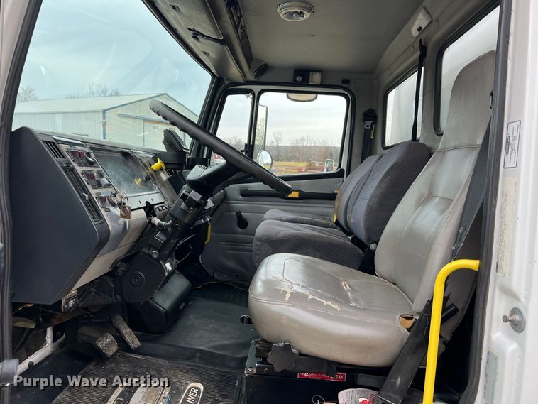 image for item JU9728 2002 Freightliner FL70  utility / service truck