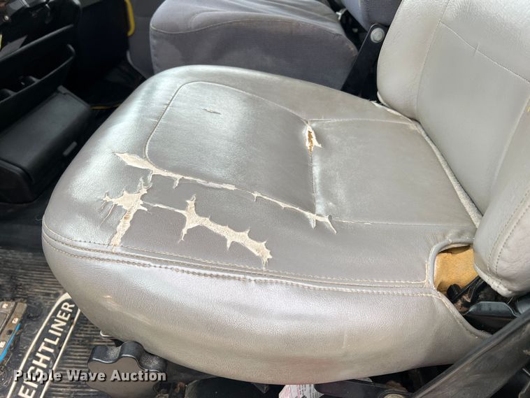 image for item JU9728 2002 Freightliner FL70  utility / service truck