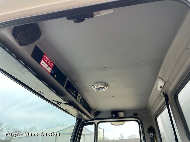 image for item JU9728 2002 Freightliner FL70  utility / service truck