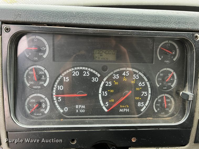 image for item JU9728 2002 Freightliner FL70  utility / service truck