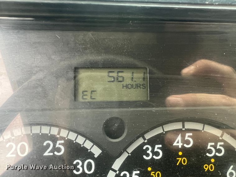 image for item JU9728 2002 Freightliner FL70  utility / service truck