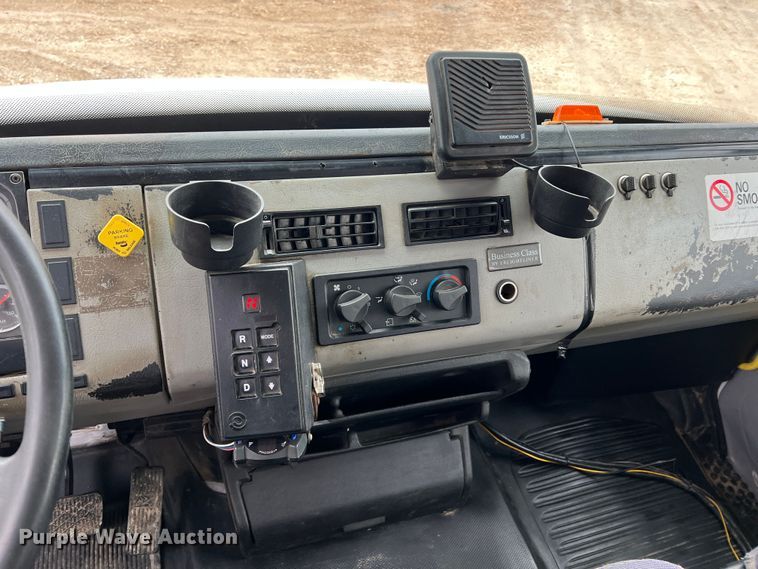 image for item JU9728 2002 Freightliner FL70  utility / service truck