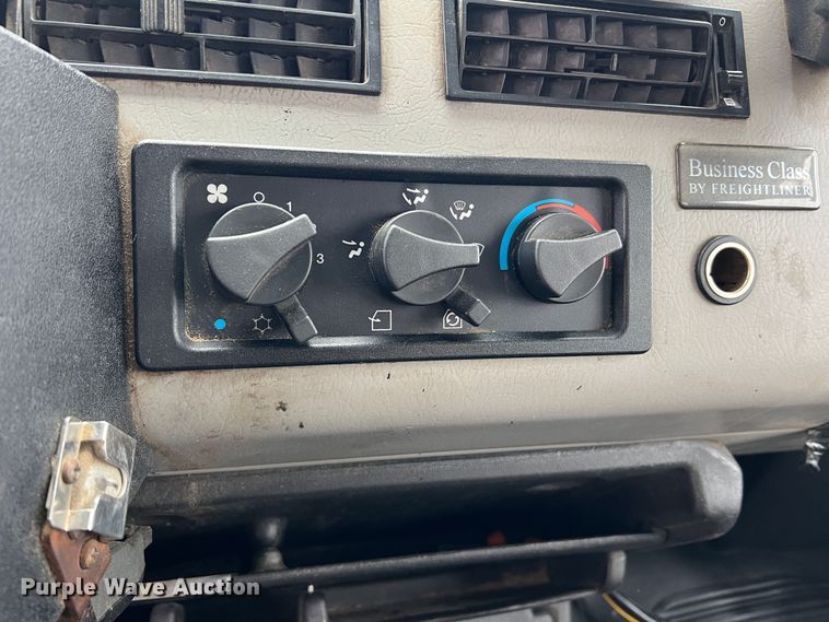 image for item JU9728 2002 Freightliner FL70  utility / service truck