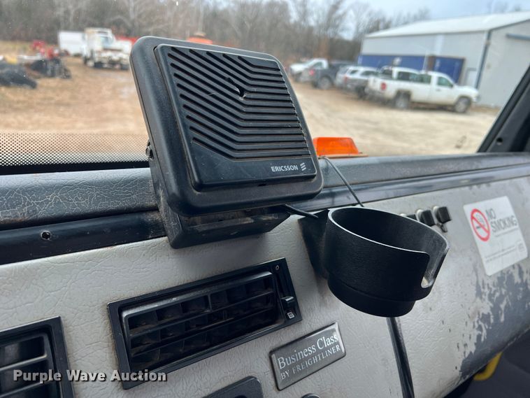 image for item JU9728 2002 Freightliner FL70  utility / service truck