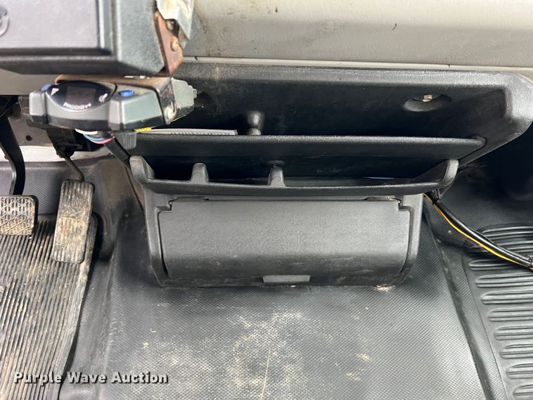 image for item JU9728 2002 Freightliner FL70  utility / service truck