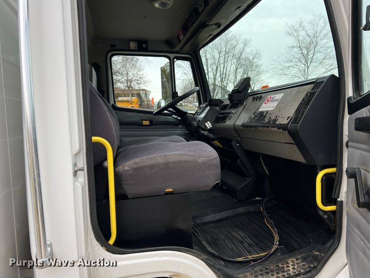 image for item JU9728 2002 Freightliner FL70  utility / service truck