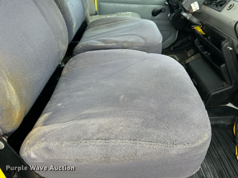 image for item JU9728 2002 Freightliner FL70  utility / service truck