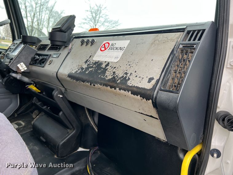 image for item JU9728 2002 Freightliner FL70  utility / service truck