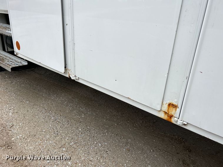 image for item JU9728 2002 Freightliner FL70  utility / service truck