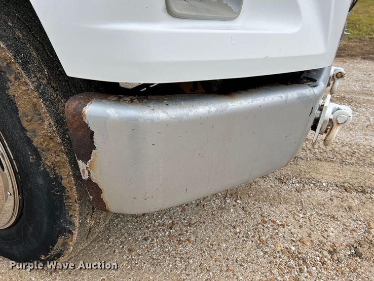 image for item JU9728 2002 Freightliner FL70  utility / service truck