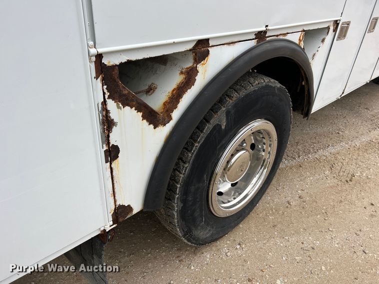 image for item JU9728 2002 Freightliner FL70  utility / service truck