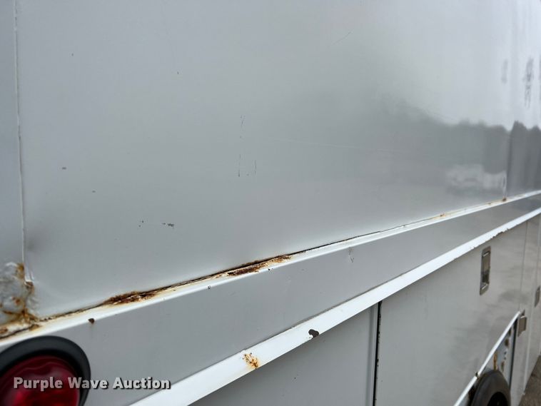 image for item JU9728 2002 Freightliner FL70  utility / service truck