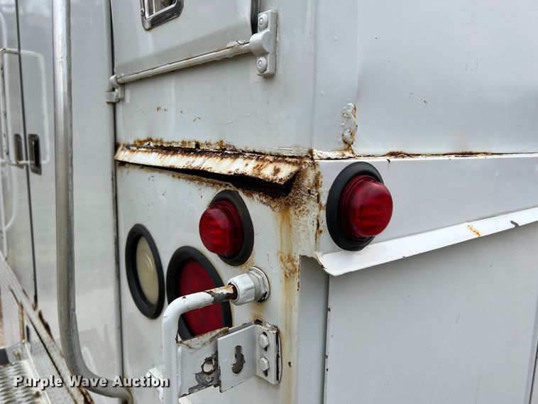 image for item JU9728 2002 Freightliner FL70  utility / service truck