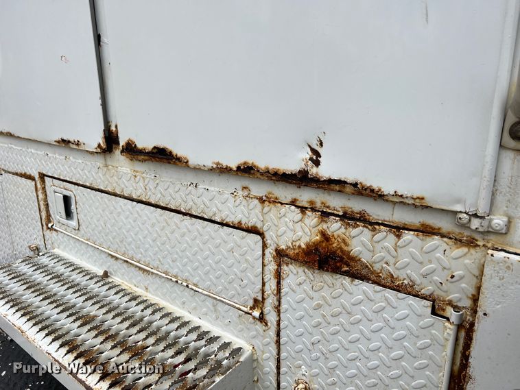 image for item JU9728 2002 Freightliner FL70  utility / service truck