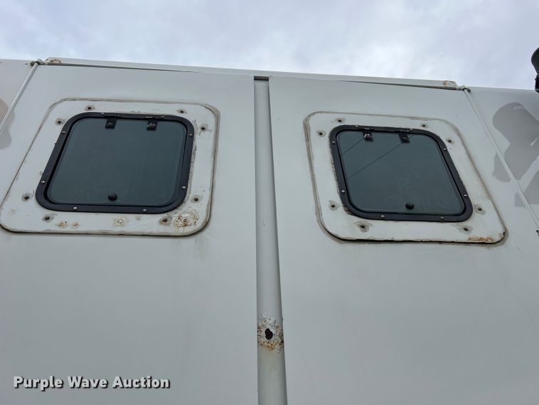 image for item JU9728 2002 Freightliner FL70  utility / service truck