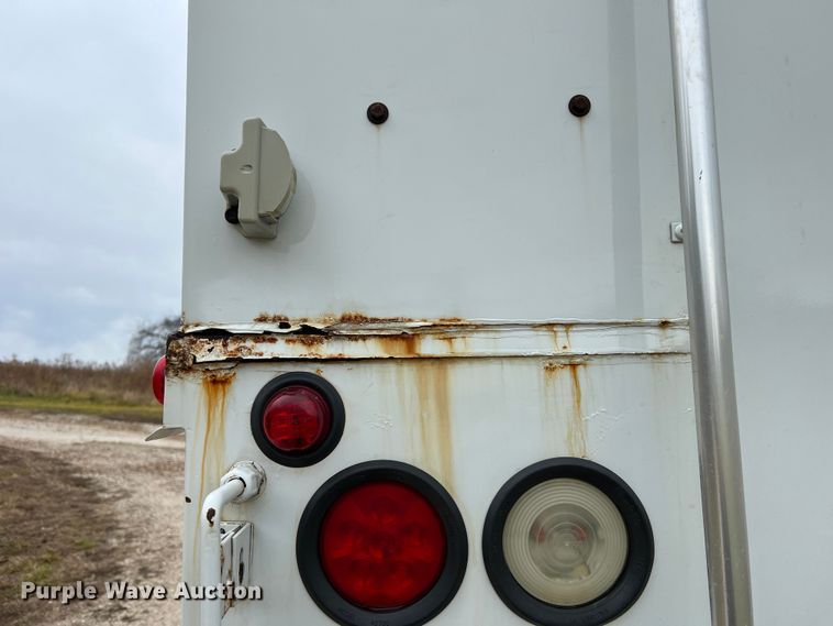 image for item JU9728 2002 Freightliner FL70  utility / service truck