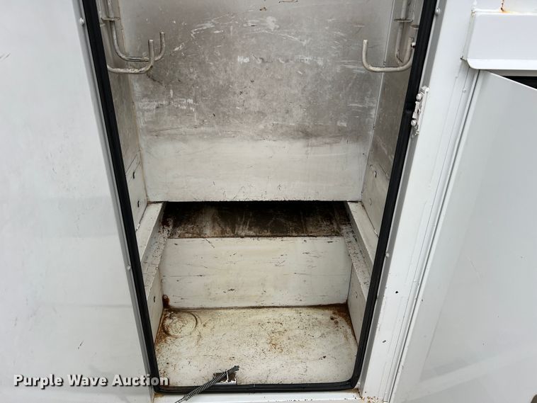 image for item JU9728 2002 Freightliner FL70  utility / service truck