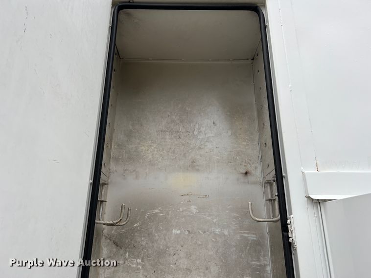 image for item JU9728 2002 Freightliner FL70  utility / service truck