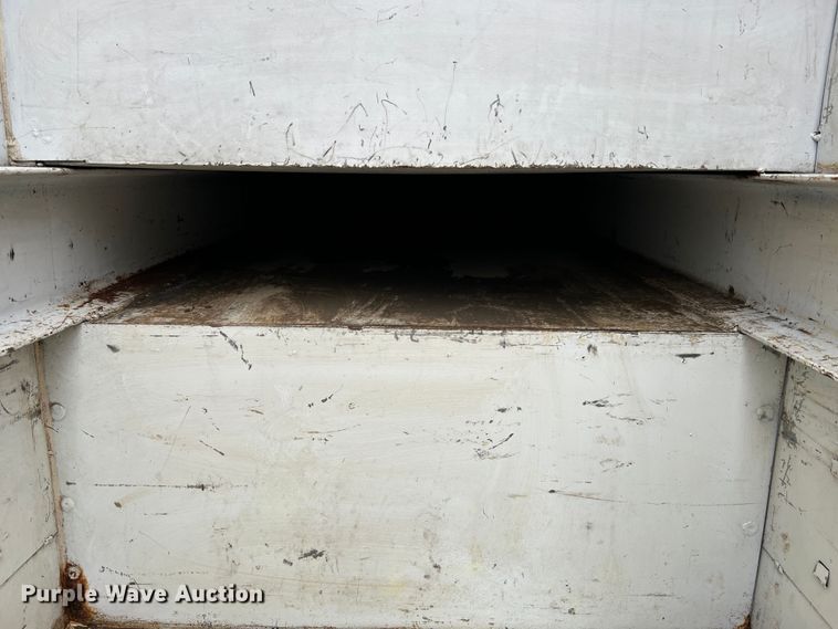 image for item JU9728 2002 Freightliner FL70  utility / service truck