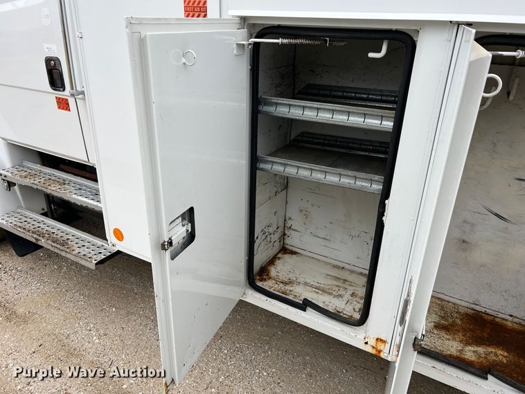 image for item JU9728 2002 Freightliner FL70  utility / service truck