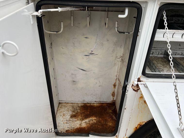 image for item JU9728 2002 Freightliner FL70  utility / service truck