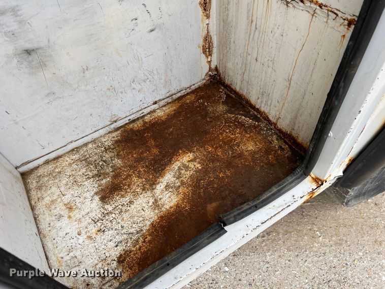 image for item JU9728 2002 Freightliner FL70  utility / service truck