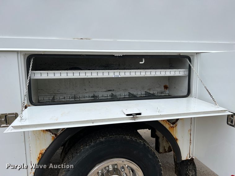 image for item JU9728 2002 Freightliner FL70  utility / service truck