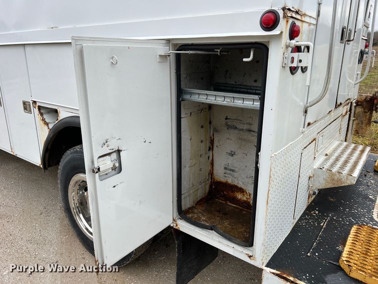 image for item JU9728 2002 Freightliner FL70  utility / service truck