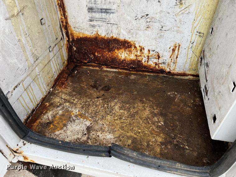 image for item JU9728 2002 Freightliner FL70  utility / service truck