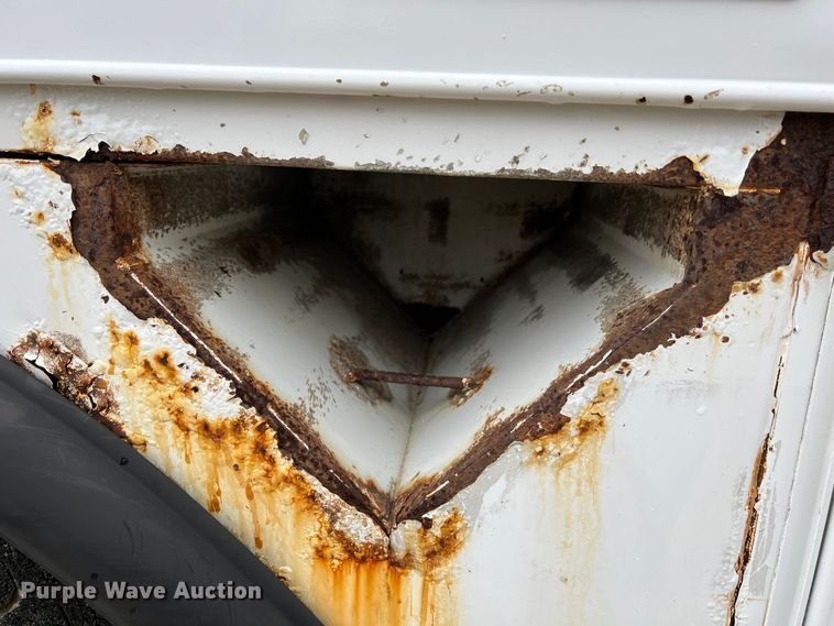 image for item JU9728 2002 Freightliner FL70  utility / service truck